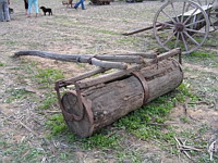 Rouleau en bois (Fete de la Moisson St Simeon de Bressieux 2006) (1)